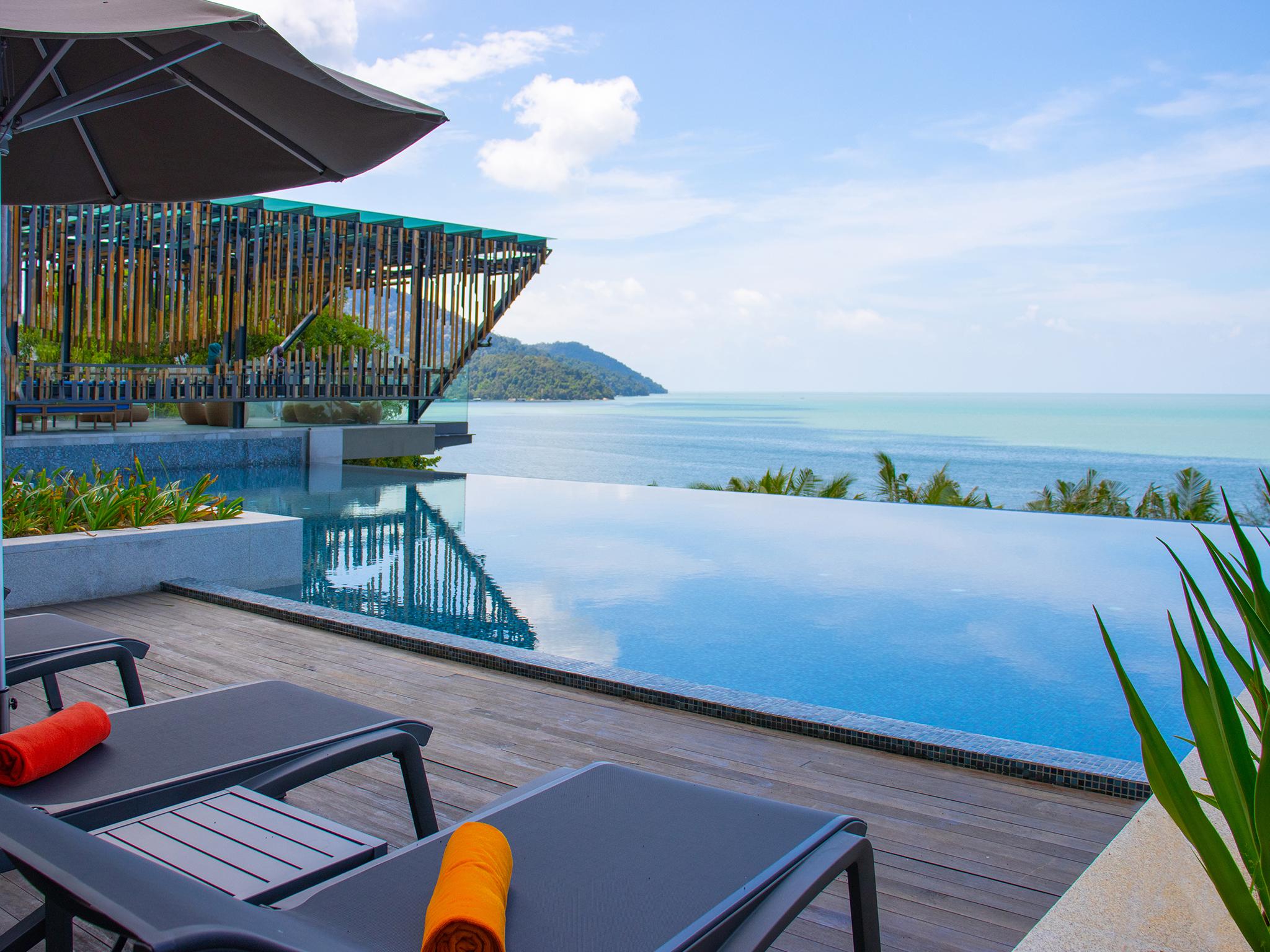 Angsana Teluk Bahang, Penang Batu Ferringhi Exterior photo Infinity pool at the hotel