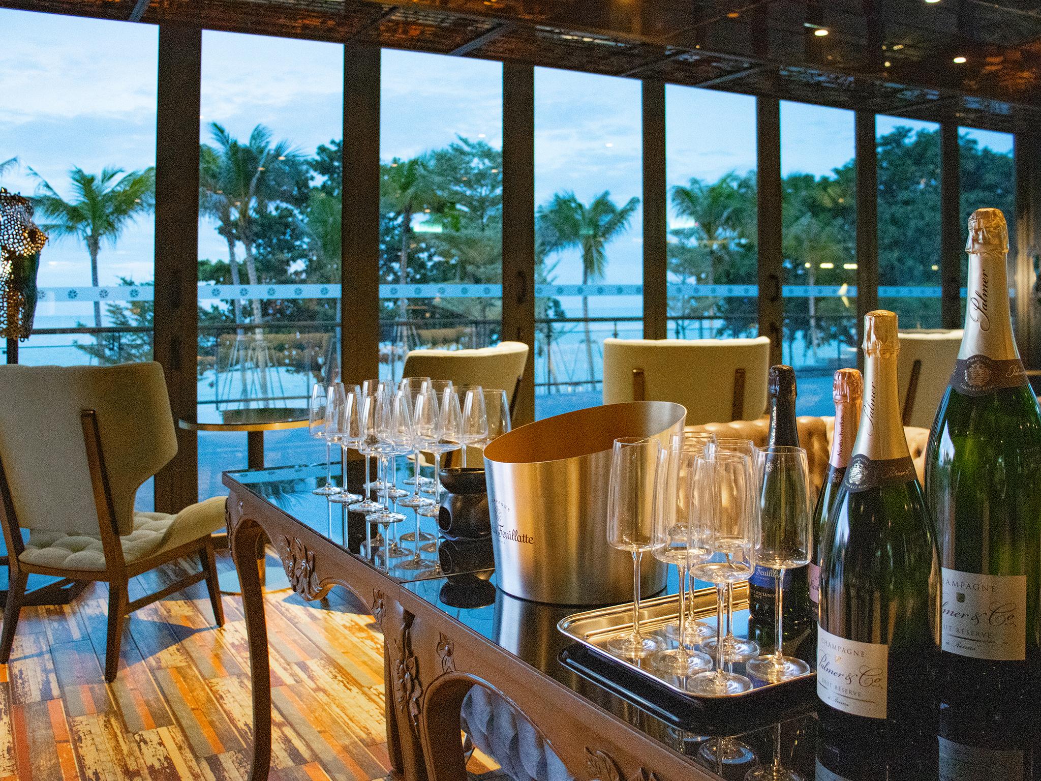 Angsana Teluk Bahang, Penang Batu Ferringhi Exterior photo The Champagne Bar