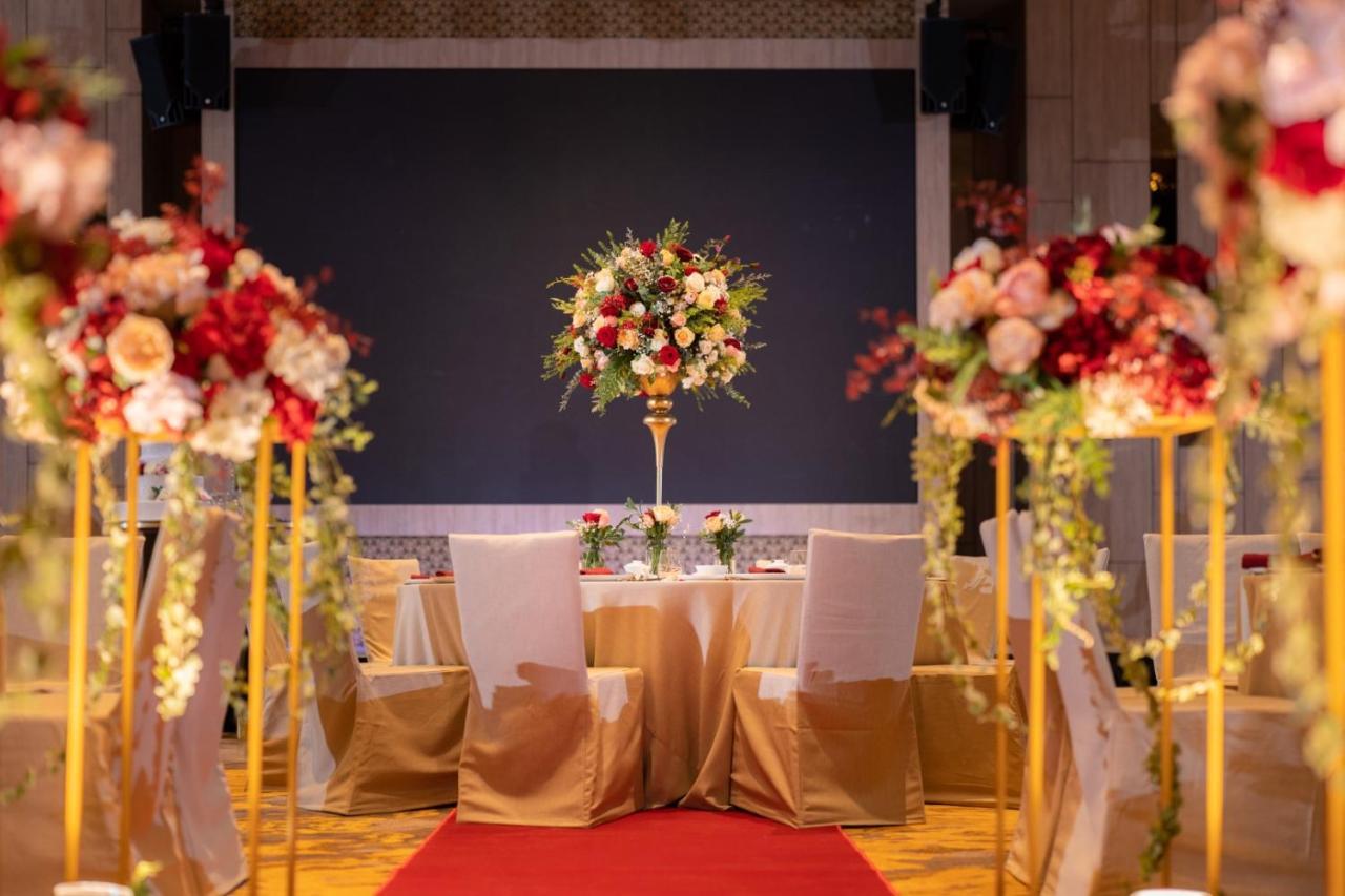 Angsana Teluk Bahang, Penang Batu Ferringhi Exterior photo A wedding reception at the Grand Ballroom