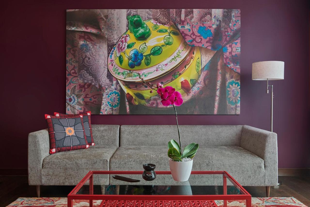 Angsana Teluk Bahang, Penang Batu Ferringhi Exterior photo A living room with a purple wall