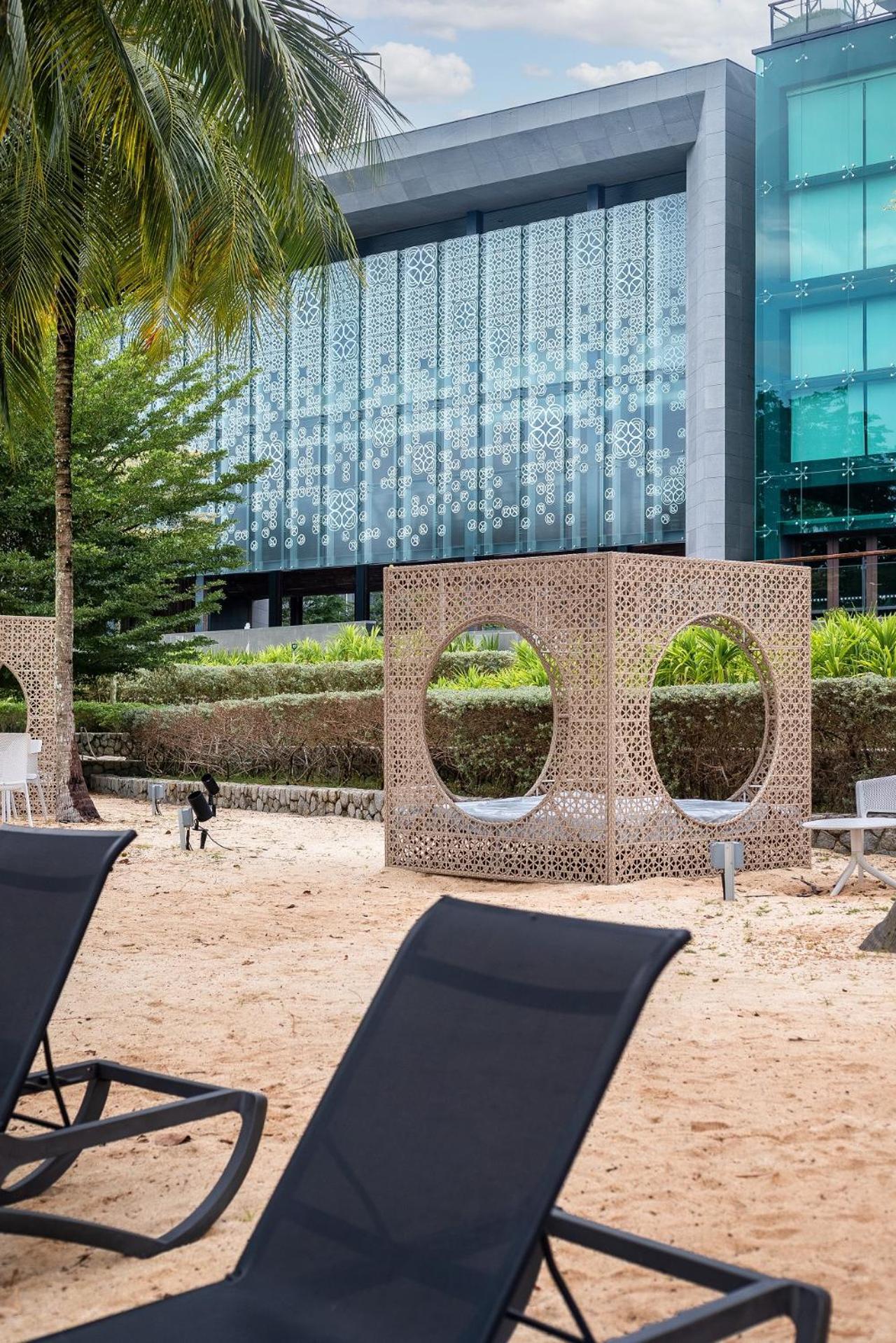 Angsana Teluk Bahang, Penang Batu Ferringhi Exterior photo The beach at the hotel